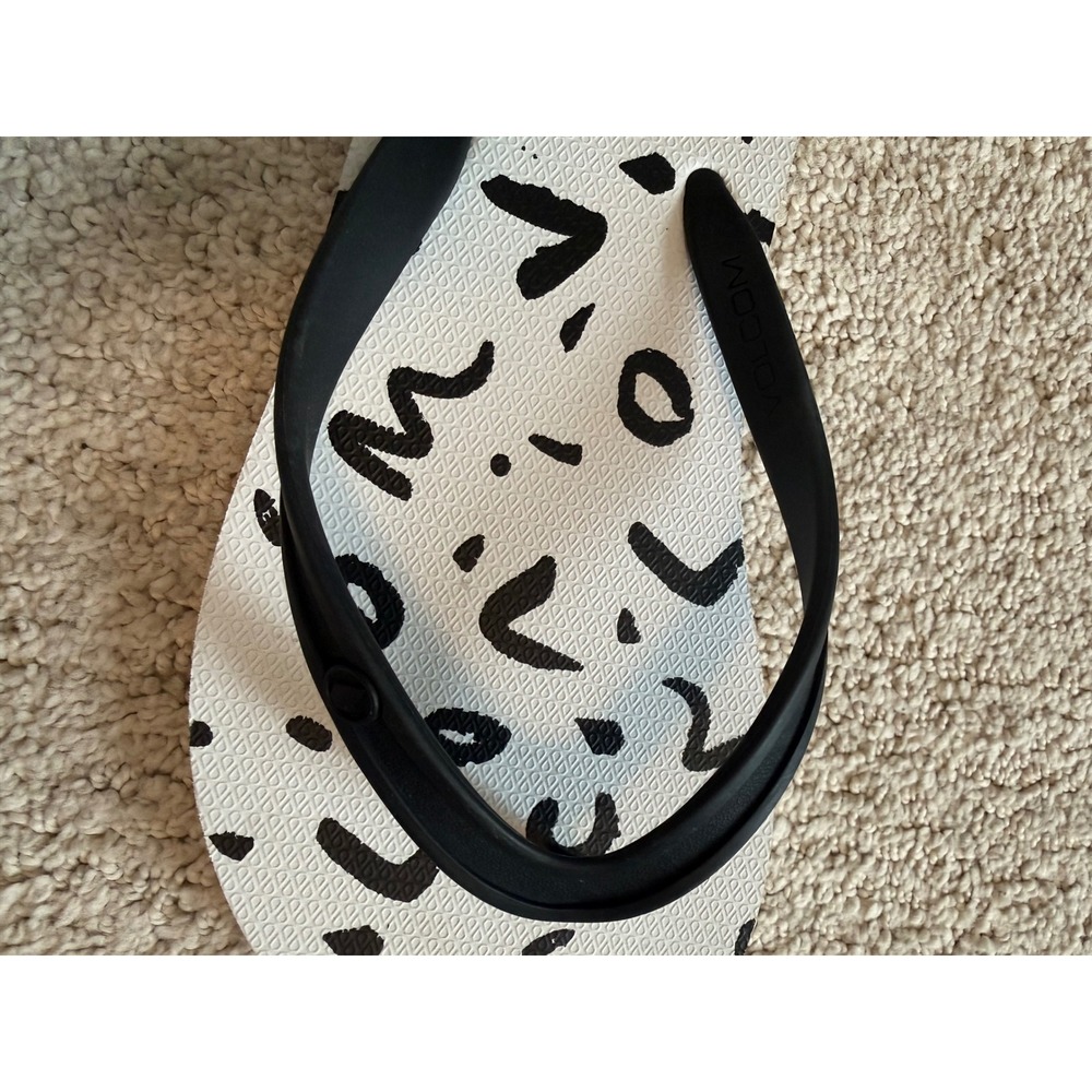 Volcom White Flip Flops with Repeating Logo Print Women's Size 6.5 – Pre-Owned - Picture 3 of 8
